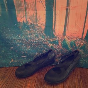 Mary Jane style large shoes.